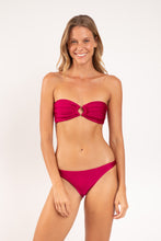 Laden Sie das Bild in den Galerie-Viewer, Model Front: Rio De Sol Bas Bottom Shimmer-Desejo Leblon