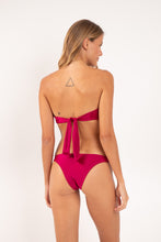 Laden Sie das Bild in den Galerie-Viewer, Model Back: Rio De Sol Bas Bottom Shimmer-Desejo Leblon