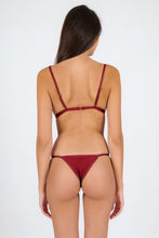 Laden Sie das Bild in den Galerie-Viewer, Model Back: Rio De Sol Bas Bottom Shimmer-Divino California