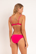 Laden Sie das Bild in den Galerie-Viewer, Model Back: Rio De Sol Bas Bottom Shimmer-Olinda Essential-Comfy