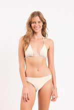 Laden Sie das Bild in den Galerie-Viewer, Model Front: Rio De Sol Bas Bottom Touch-Natural Essential-Comfy