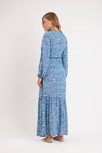 Laden Sie das Bild in den Galerie-Viewer, Model Back: Rio De Sol Vêtement De Plage Chuva Long Dress Verona