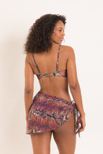Laden Sie das Bild in den Galerie-Viewer, Model Back: Rio De Sol Jupe De Page Cobra Mini-Sarong