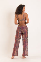 Laden Sie das Bild in den Galerie-Viewer, Model Back: Rio De Sol Pantalon De Plage Cobra Trouser