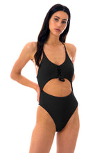Laden Sie das Bild in den Galerie-Viewer, Model Front: Rio De Sol Une Pièce Dots-Black Ivy Strap