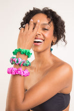 Laden Sie das Bild in den Galerie-Viewer, Image 02: Rio De Sol Chouchou Dots-Energy Scrunchie
