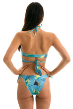 Laden Sie das Bild in den Galerie-Viewer, Model Back: Rio De Sol Ensemble Flower Geometric Transp Comfort