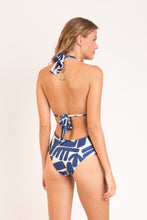 Laden Sie das Bild in den Galerie-Viewer, Model Back: Rio De Sol Une Pièce Pottery Mel-Op