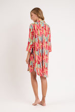 Laden Sie das Bild in den Galerie-Viewer, Model Back: Rio De Sol Chemise Sea-Bloom Chemise Gabriele