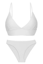 Laden Sie das Bild in den Galerie-Viewer, Product Front: Rio De Sol Ensemble Set Cotele-Branco Tri-Tank Comfy