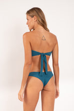 Laden Sie das Bild in den Galerie-Viewer, Model Back: Rio De Sol Ensemble Set Crespinho-Atlantico Mavi Nice