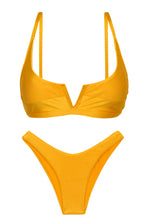 Laden Sie das Bild in den Galerie-Viewer, Product Front: Rio De Sol Ensemble Set Eden-Pequi Bra-V High-Leg