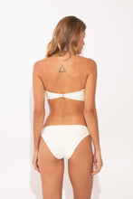 Laden Sie das Bild in den Galerie-Viewer, Model Back: Rio De Sol Ensemble Set Junco-Offwhite Sara Essential-Comfy
