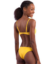 Laden Sie das Bild in den Galerie-Viewer, Image 07: Rio De Sol Ensemble Set Malibu-Yellow Bandeau-Duo Essential