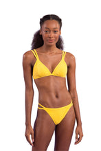 Laden Sie das Bild in den Galerie-Viewer, Model Front: Rio De Sol Ensemble Set Malibu-Yellow Tri-Duo Rio-Duo