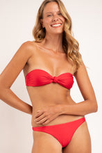 Laden Sie das Bild in den Galerie-Viewer, Image 05: Rio De Sol Ensemble Set Microfibra-Chic-Red Bandeau-Joy Leblon