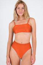 Laden Sie das Bild in den Galerie-Viewer, Gallery: Rio De Sol Ensemble Set Paprica Bandeau-Reto Hotpants