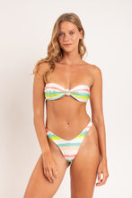 Laden Sie das Bild in den Galerie-Viewer, Model Front: Rio De Sol Ensemble Set Revelry Bandeau-Joy Cali