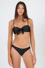 Laden Sie das Bild in den Galerie-Viewer, Model Front: Rio De Sol Ensemble Set Shimmer-Black Bandeau-No Essential