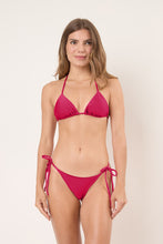 Laden Sie das Bild in den Galerie-Viewer, Model Front: Rio De Sol Ensemble Set Shimmer-Desejo Tri-Inv Cheeky-Tie