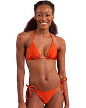 Laden Sie das Bild in den Galerie-Viewer, Gallery: Rio De Sol Ensemble Set Shimmer-Paprica Tri-Inv Cheeky-Tie