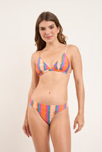 Laden Sie das Bild in den Galerie-Viewer, Model Front: Rio De Sol Ensemble Set Stripes Tri-Fixo Nice-Fio