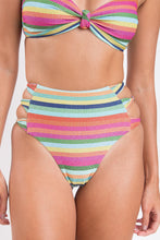 Laden Sie das Bild in den Galerie-Viewer, Image 09: Rio De Sol Ensemble Set Supercolor Bandeau-Joy Highwaist-Spin