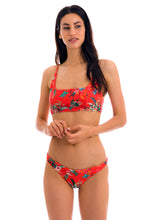 Laden Sie das Bild in den Galerie-Viewer, Model Front: Rio De Sol Ensemble Set Wildflowers Bra-Sport Lisboa