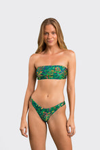 Laden Sie das Bild in den Galerie-Viewer, Model Front: Rio De Sol Ensemble Set Wilds Bandeau-Reto Highleg