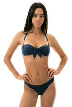 Laden Sie das Bild in den Galerie-Viewer, Model Front: Rio De Sol Ensemble Shark Bandeau