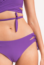 Laden Sie das Bild in den Galerie-Viewer, Image 11: Rio De Sol Haut Top Amuleto Kate