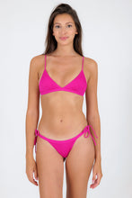 Laden Sie das Bild in den Galerie-Viewer, Model Front: Rio De Sol Haut Top Cotele-Amaranto Tri-Fixo