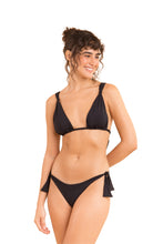 Laden Sie das Bild in den Galerie-Viewer, Model Front: Rio De Sol Haut Top Dots-Black Mel