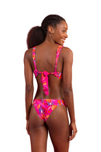 Laden Sie das Bild in den Galerie-Viewer, Model Back: Rio De Sol Haut Top Flavors Halter-Marina