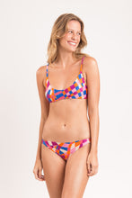Laden Sie das Bild in den Galerie-Viewer, Model Front: Rio De Sol Haut Top Funny Bralette