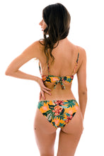 Laden Sie das Bild in den Galerie-Viewer, Model Back: Rio De Sol Haut Top Lis Tri-Tank