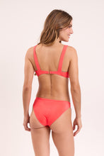 Laden Sie das Bild in den Galerie-Viewer, Model Back: Rio De Sol Haut Top Malibu-Folia Amelia
