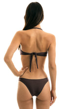 Laden Sie das Bild in den Galerie-Viewer, Model Back: Rio De Sol Haut Top Meteorite Bandeau
