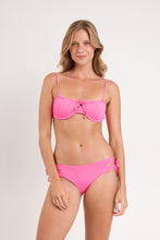 Laden Sie das Bild in den Galerie-Viewer, Model Front: Rio De Sol Haut Top Mtx-Ultrapink Balconet-Tie