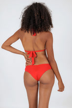 Laden Sie das Bild in den Galerie-Viewer, Model Back: Rio De Sol Haut Top Rouge Mel