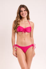 Laden Sie das Bild in den Galerie-Viewer, Model Front: Rio De Sol Haut Top Shimmer-Olinda Corine