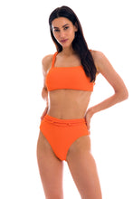 Laden Sie das Bild in den Galerie-Viewer, Model Front: Rio De Sol Haut Top St-Tpz-Tangerina Reto