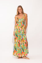 Laden Sie das Bild in den Galerie-Viewer, Model Front: Rio De Sol Vêtement De Plage Tropical Long Dress Chiara