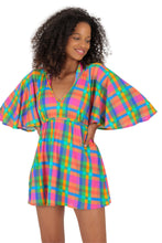 Laden Sie das Bild in den Galerie-Viewer, Model Front: Rio De Sol Mini Dress Tulip-Garden Mini Dress