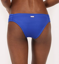 Laden Sie das Bild in den Galerie-Viewer, Model Back: Saha Bas Bottom Cocora Lulo