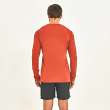 Laden Sie das Bild in den Galerie-Viewer, Model Back: Uv Line T-Shirt Longsleeve Sport Fit Ferrugem Upf50+
