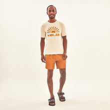 Laden Sie das Bild in den Galerie-Viewer, Model Front: Uv Line Fitness Haut T-Shirt Solar Off White Upf50+