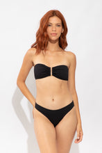 Laden Sie das Bild in den Galerie-Viewer, Model Front: Rio De Sol Bas Bottom Solar-Black Essential-Comfy
