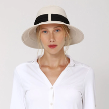 Laden Sie das Bild in den Galerie-Viewer, Model Front: Uv Line Chapeau Souple/Capeline Hat Paris Ville L Fem Sand Upf50+
