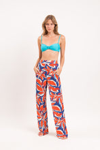 Laden Sie das Bild in den Galerie-Viewer, Model Front: Rio De Sol Pantalon De Plage Leaves Wide Pants
